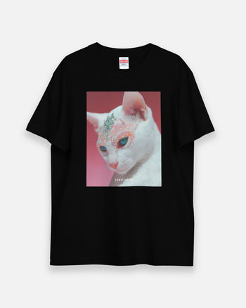 Tシャツ【 MEOWTAVERSE／OPALESCENT WITCH 】（2304031）ブラック